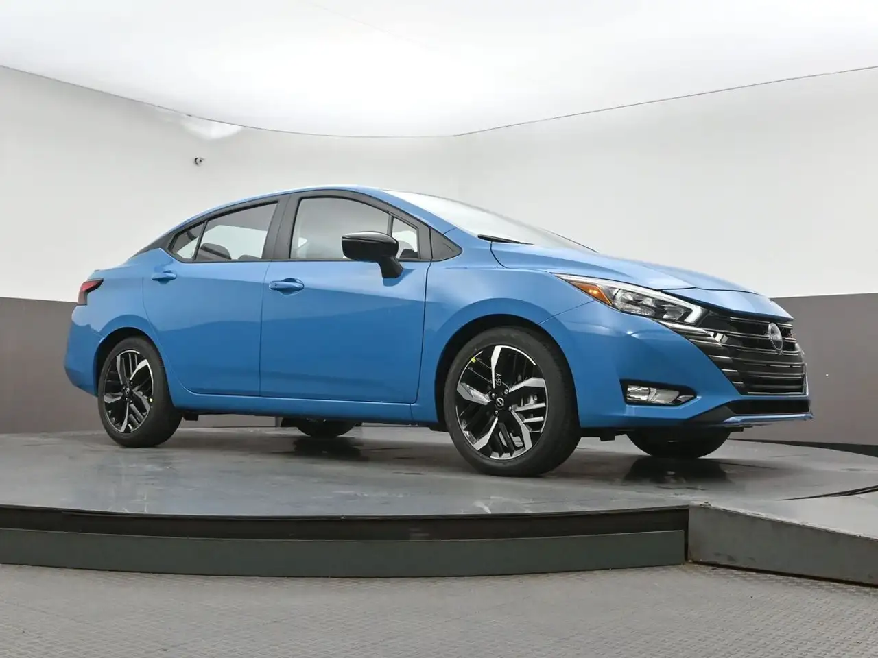 Nissan Versa снимка Nissan Versa