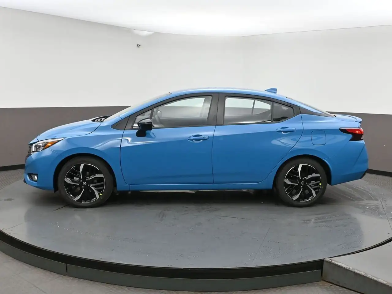 Nissan Versa снимка Nissan Versa