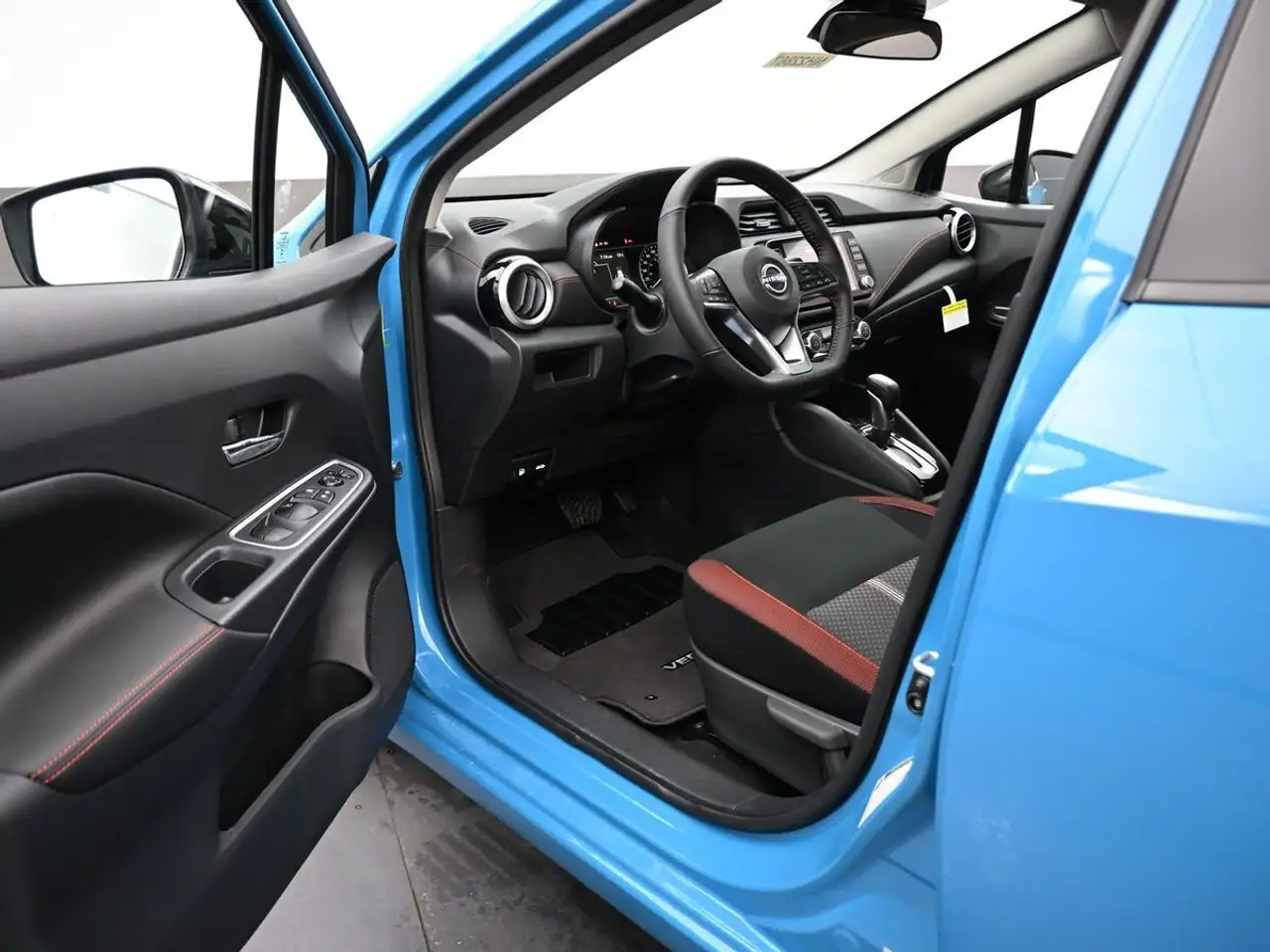 Nissan Versa снимка Nissan Versa