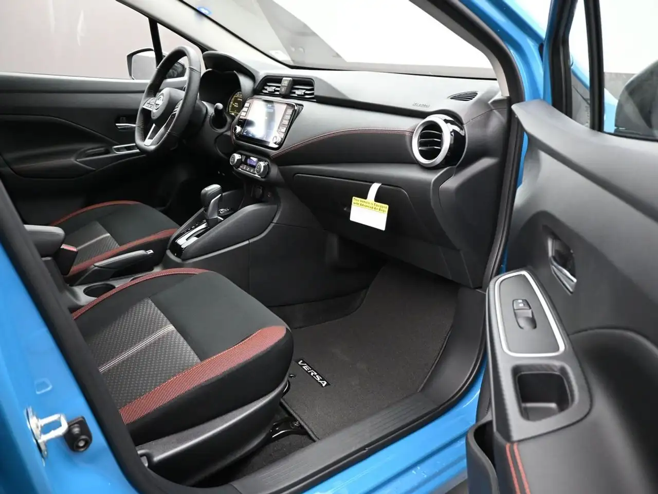 Nissan Versa снимка Nissan Versa