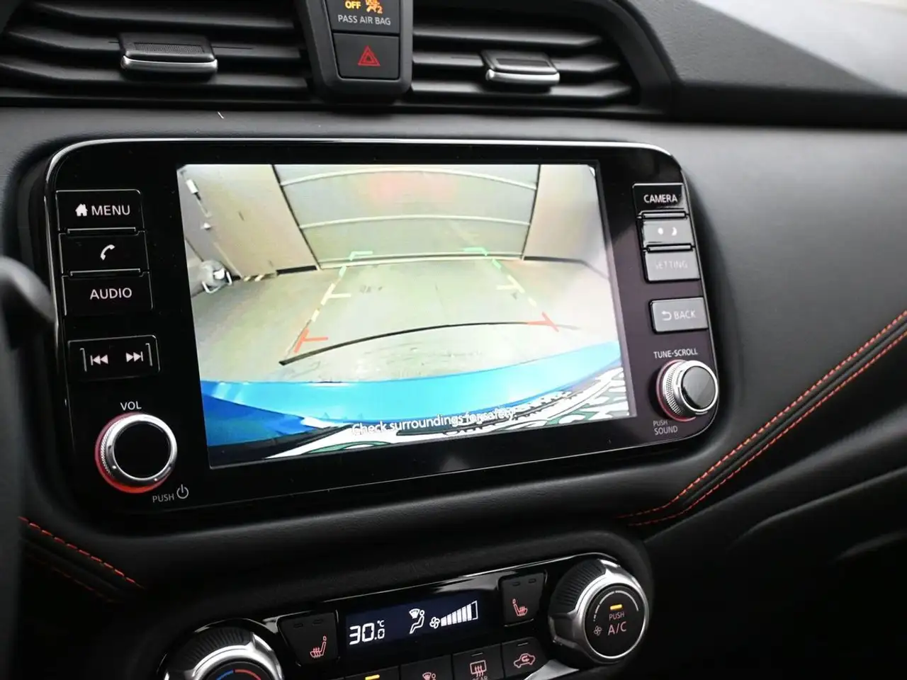 Nissan Versa снимка Nissan Versa