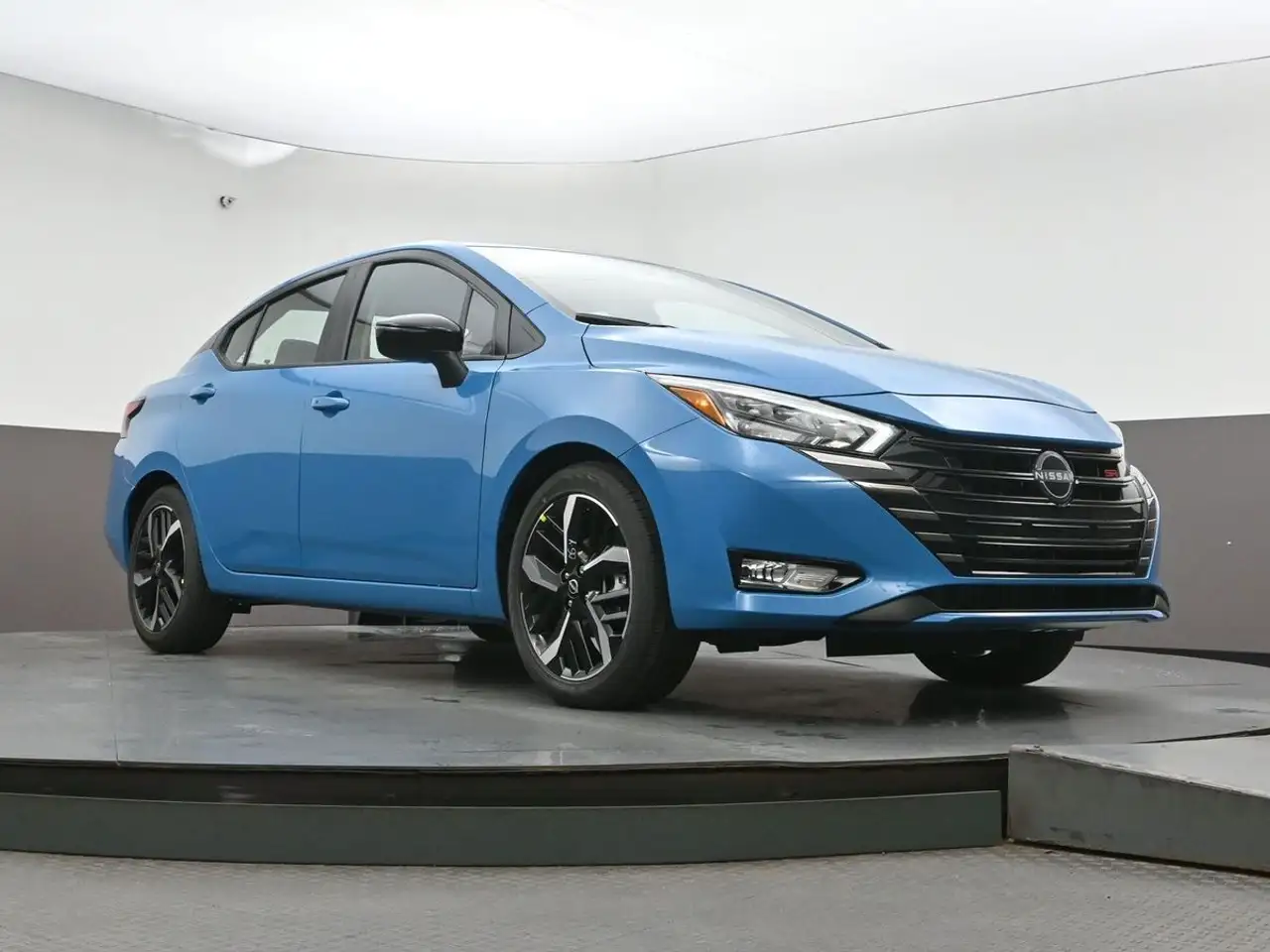 Nissan Versa снимка Nissan Versa