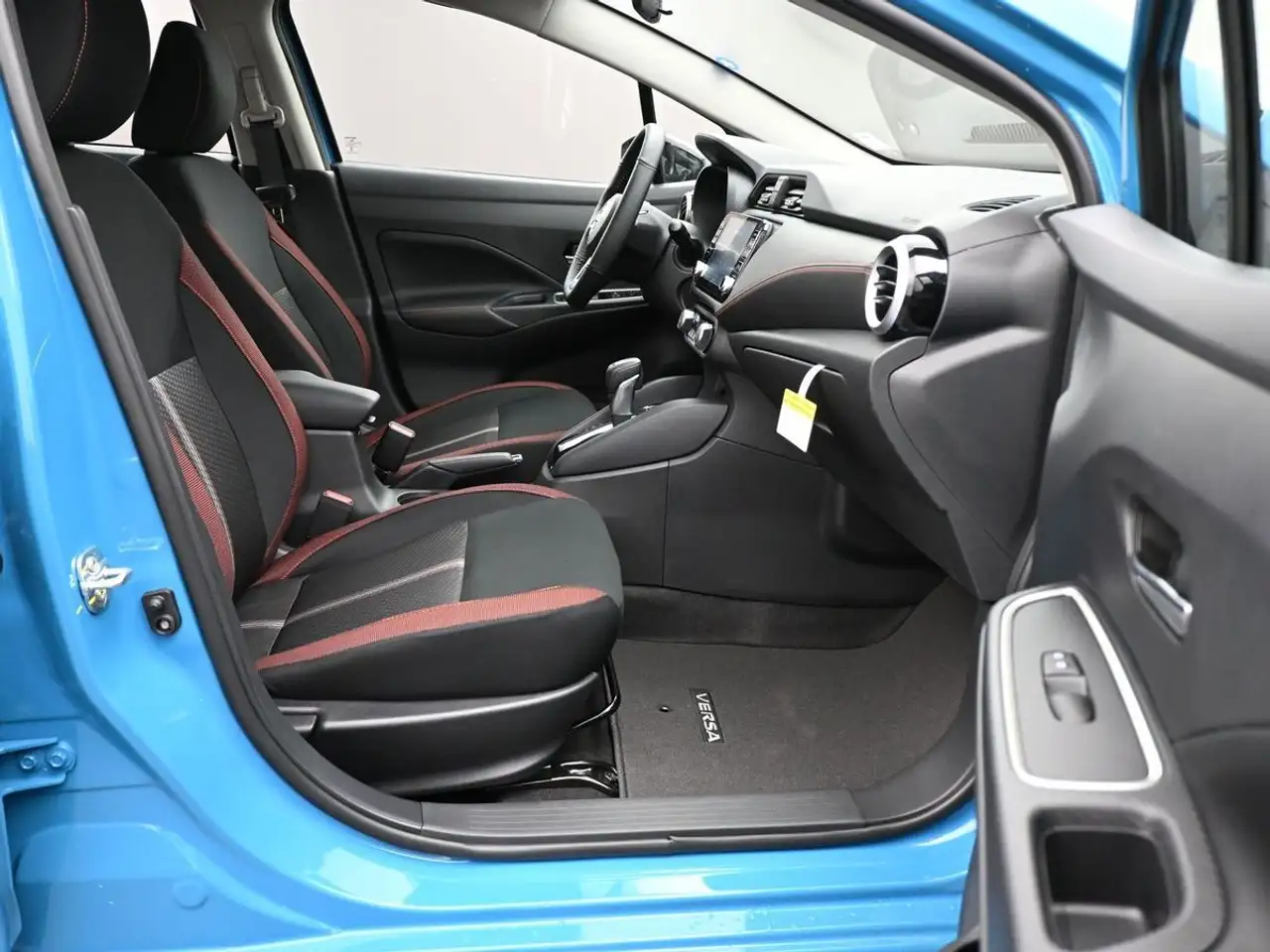 Nissan Versa снимка Nissan Versa