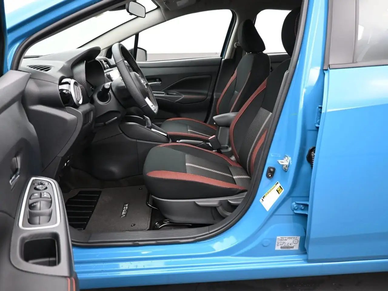 Nissan Versa снимка Nissan Versa
