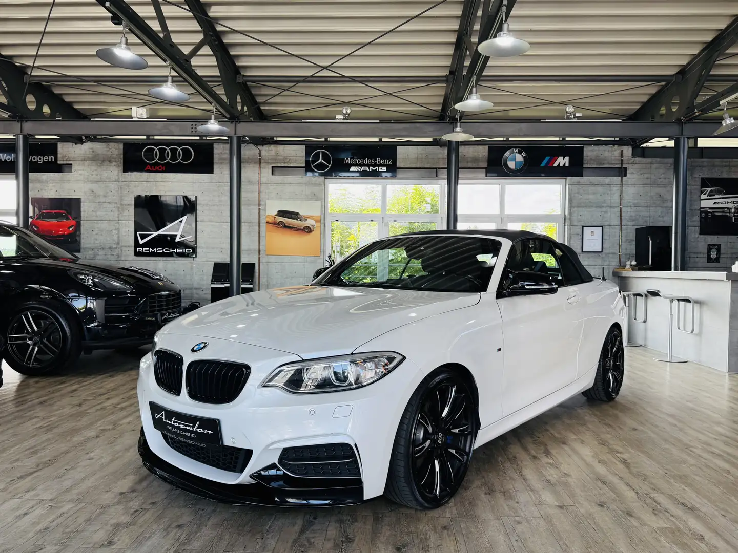 BMW 235 i Cabrio xDrive*M.PERF.ABGAS*NAVI* Weiß - 2