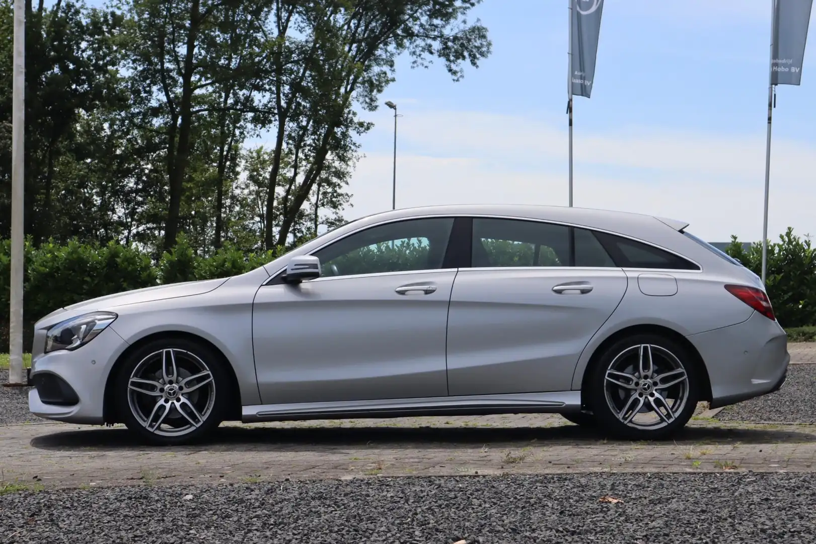 Mercedes-Benz CLA 200 Shooting Brake 200d AMG Airco, Trekhaak, Camera, S Grijs - 2