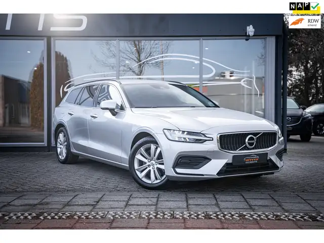 Volvo V60 2.0 B3 Momentum Business|Trekh|LED|Adaptive Cruise