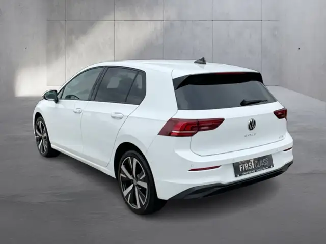 Volkswagen Golf view 3
