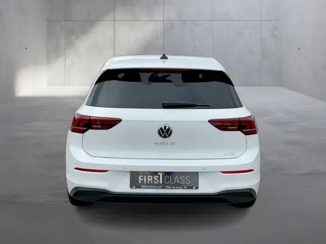 Volkswagen Golf view 4