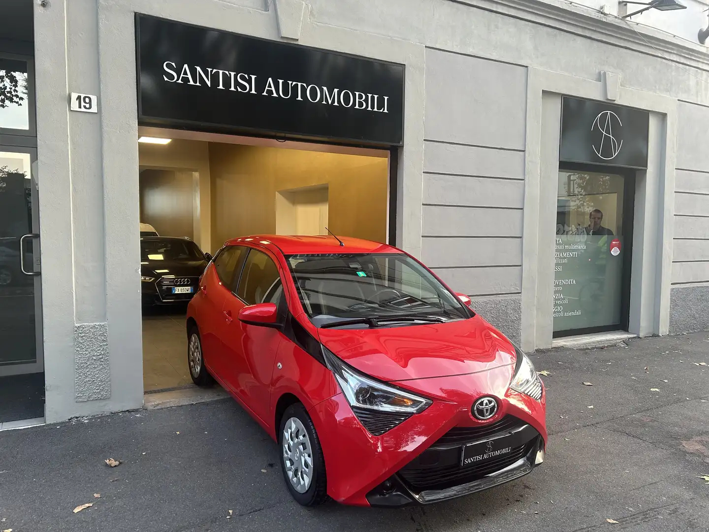 Toyota Aygo 1.0 X-Clusiv Red style 72cv EURO 6 | 100.000KM!!! Rot - 1