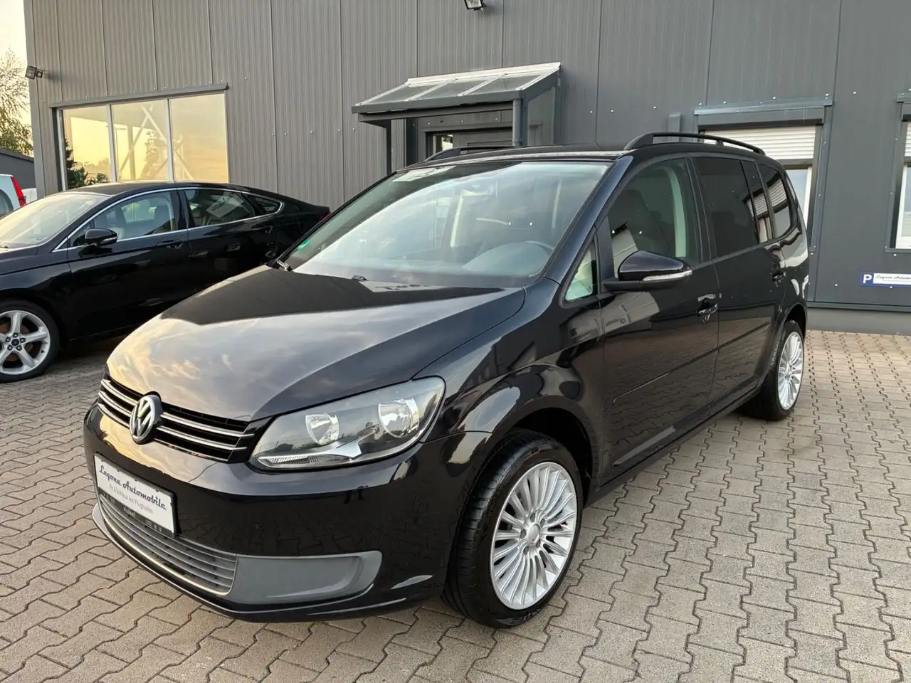 2010 Volkswagen Touran 1.6 TDI Comfortline BMT *7-SITZER/NAVI*, photograph 2