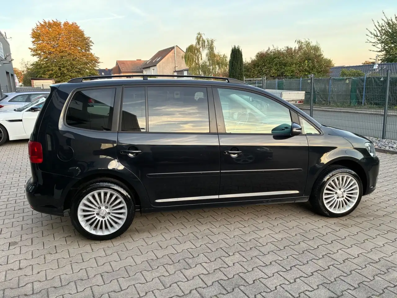 2010 Volkswagen Touran 1.6 TDI Comfortline BMT *7-SITZER/NAVI*, photograph 6