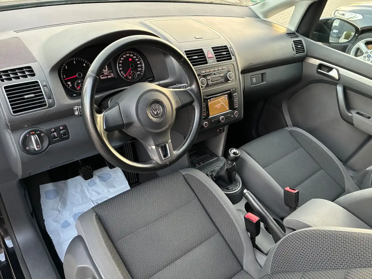 2010 Volkswagen Touran 1.6 TDI Comfortline BMT *7-SITZER/NAVI*, photograph 9
