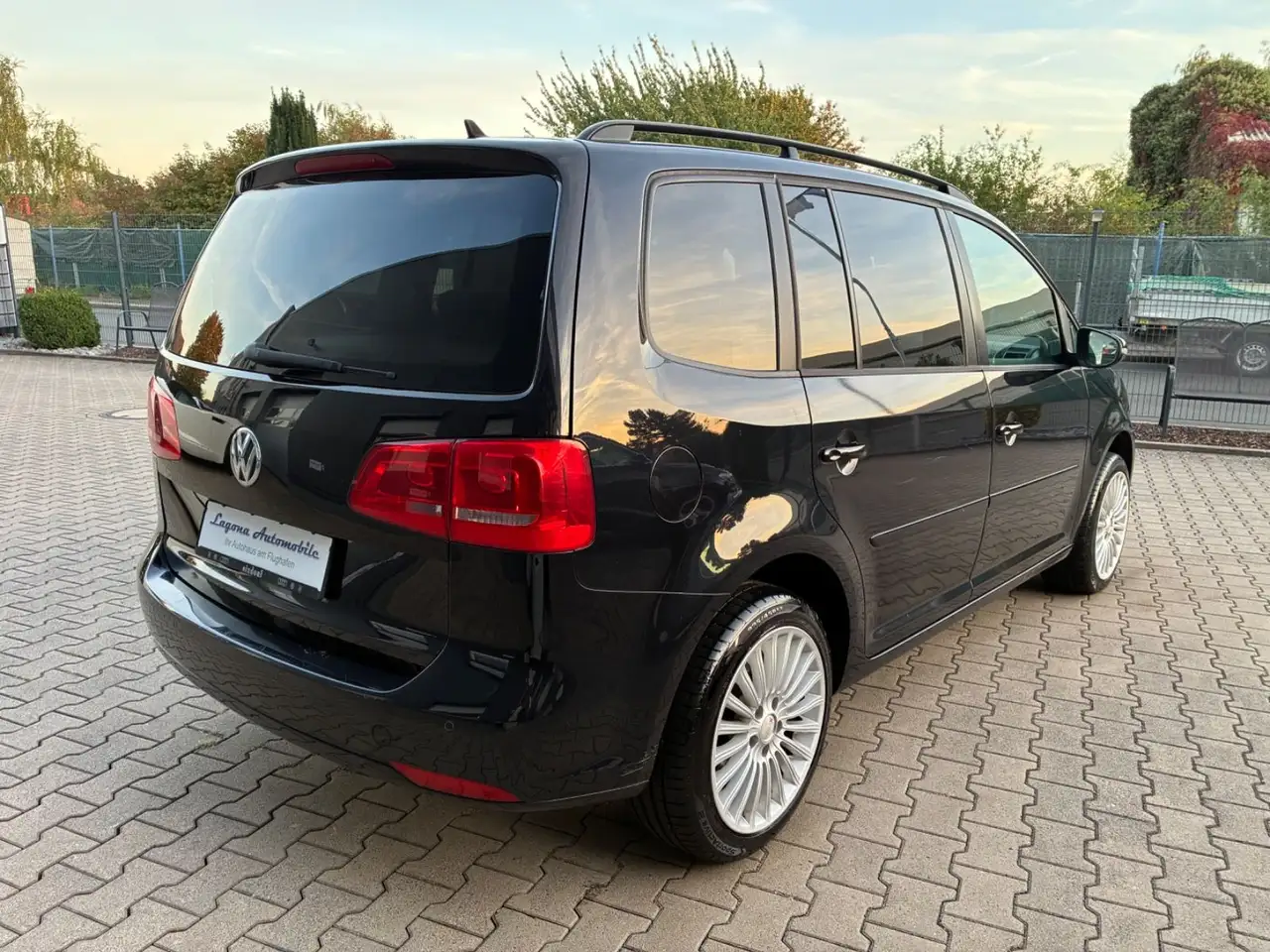 2010 Volkswagen Touran 1.6 TDI Comfortline BMT *7-SITZER/NAVI*, photograph 5