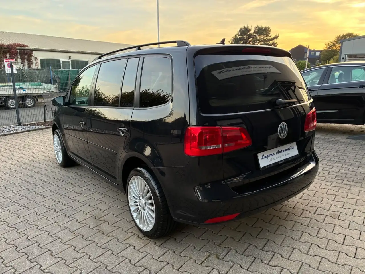 2010 Volkswagen Touran 1.6 TDI Comfortline BMT *7-SITZER/NAVI*, photograph 4