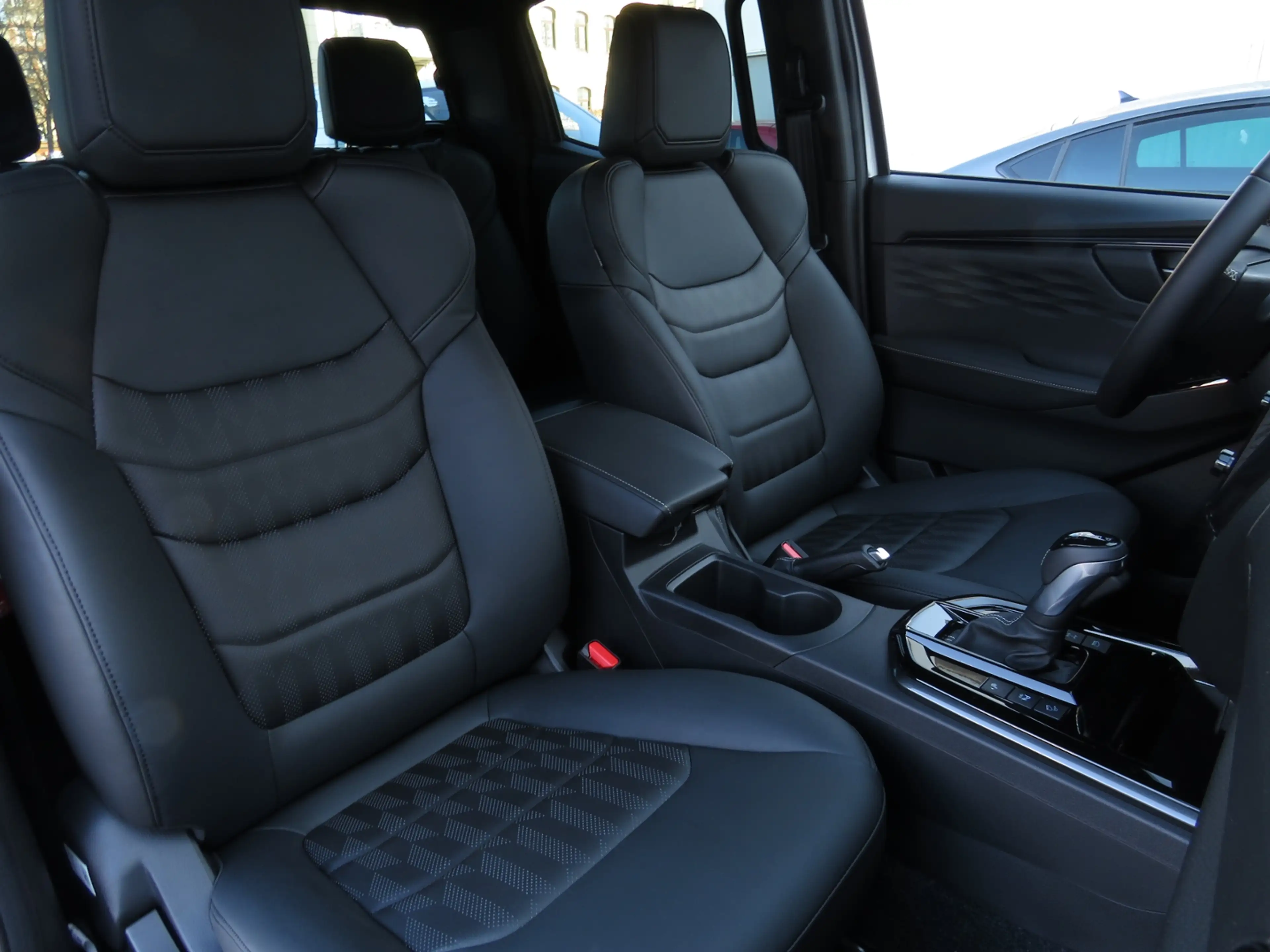 Isuzu D-Max Double Cab 4x4 V-Cross — photo 8