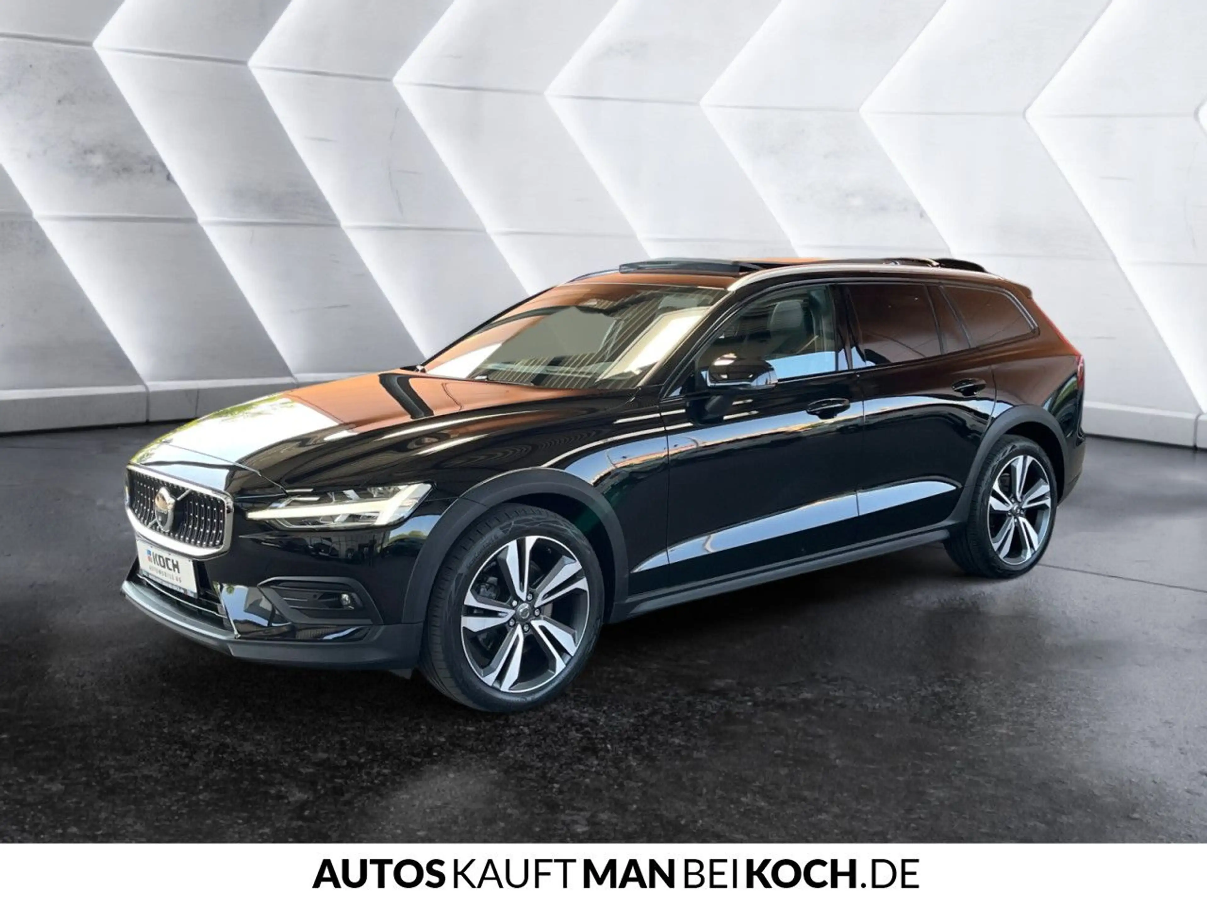 Volvo V60 Cross Country V60CC B4 D AWD Ultimate PANO STHz 360° HUD LED B&W — photo 3