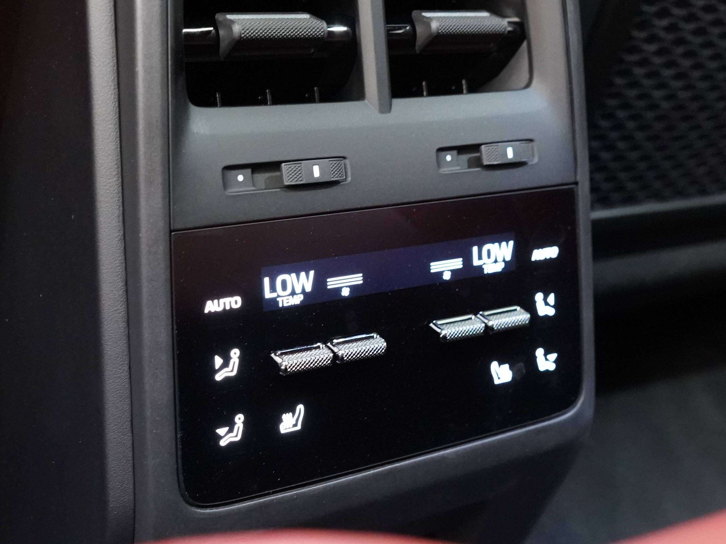 2025 Porsche Macan Electric 4S AWD thumb 22