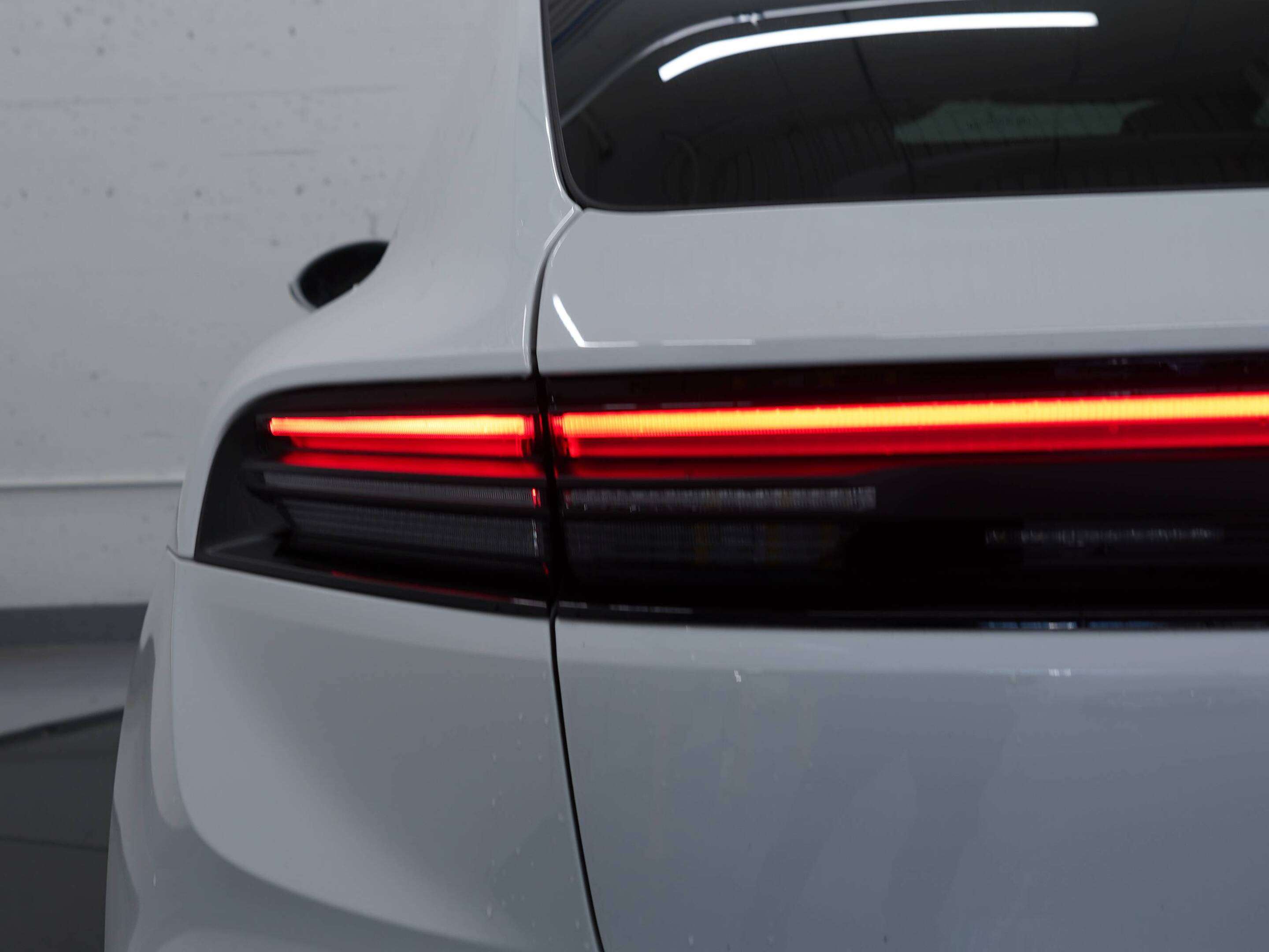 2025 Porsche Macan Electric 4S AWD thumb 12