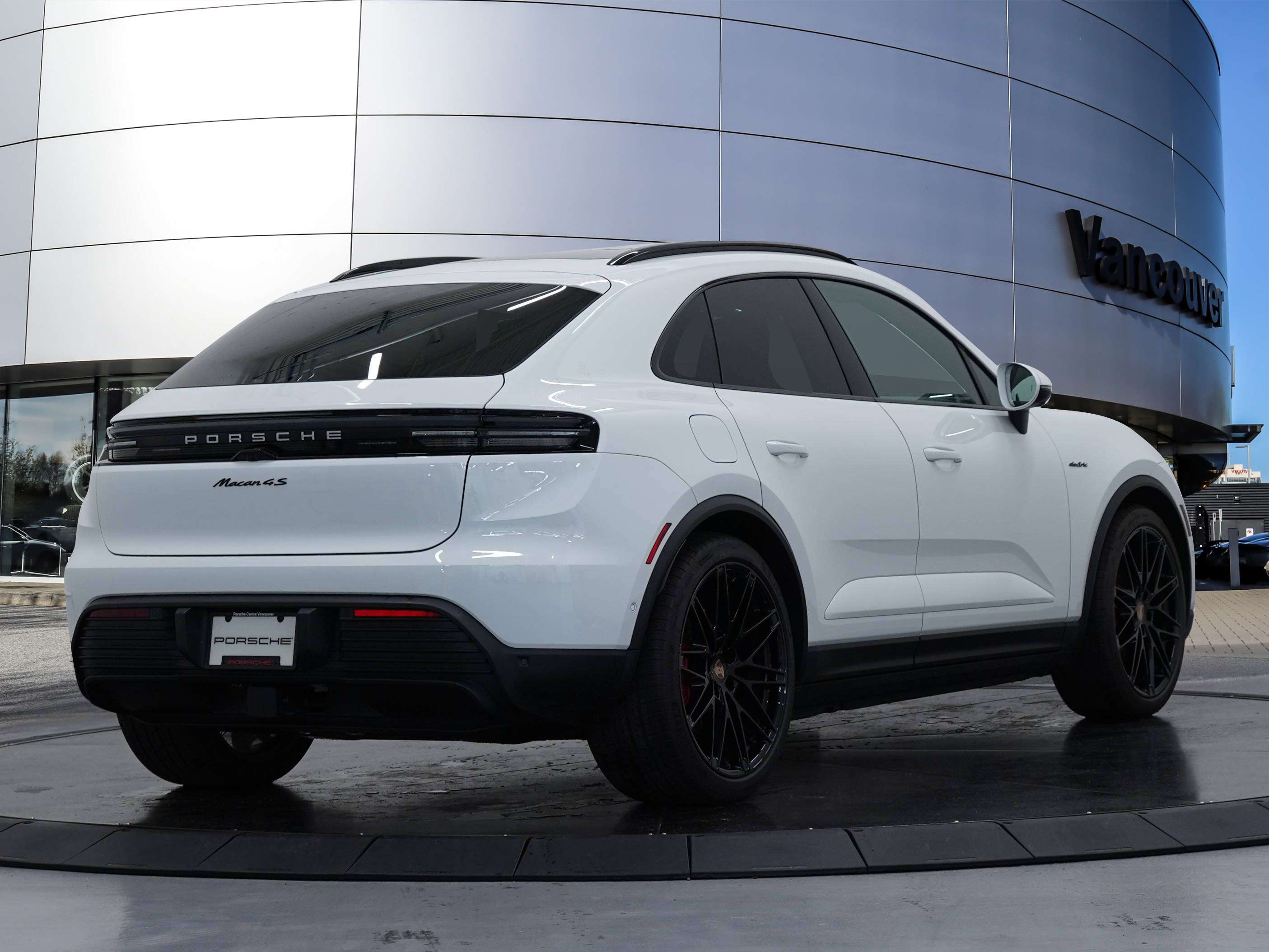 2025 Porsche Macan Electric 4S AWD alt 5