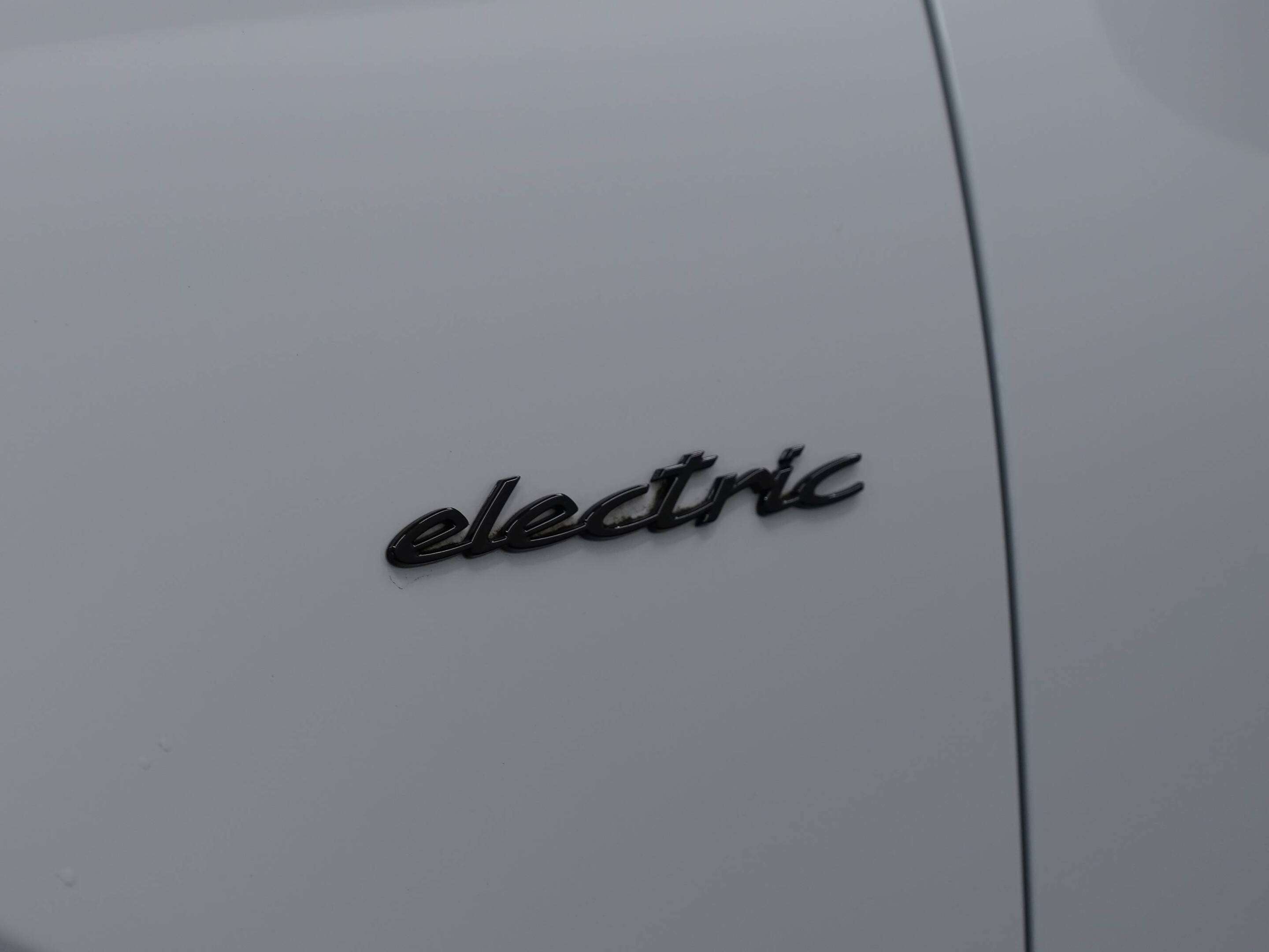 2025 Porsche Macan Electric 4S AWD thumb 11