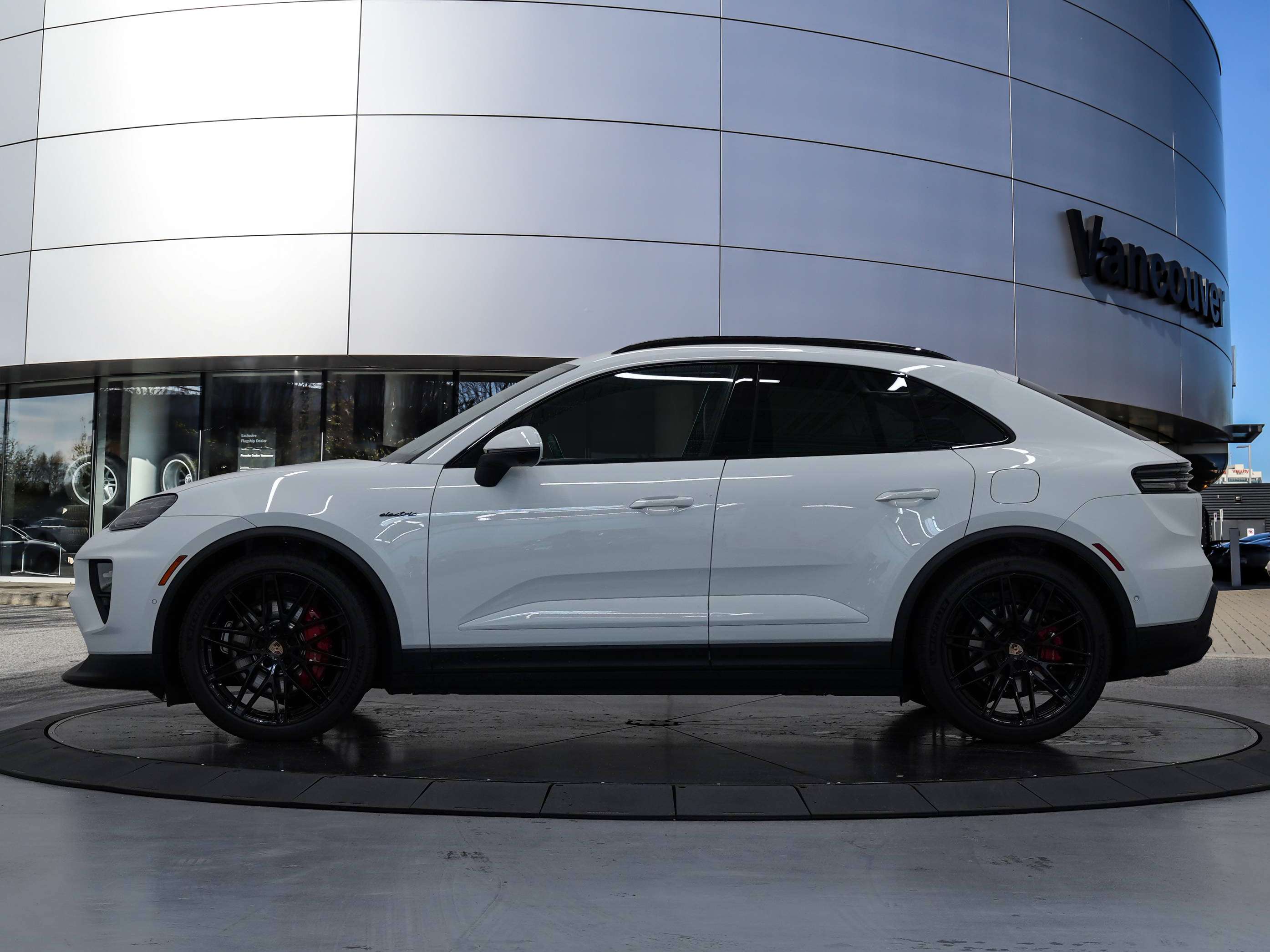 2025 Porsche Macan Electric 4S AWD alt 2