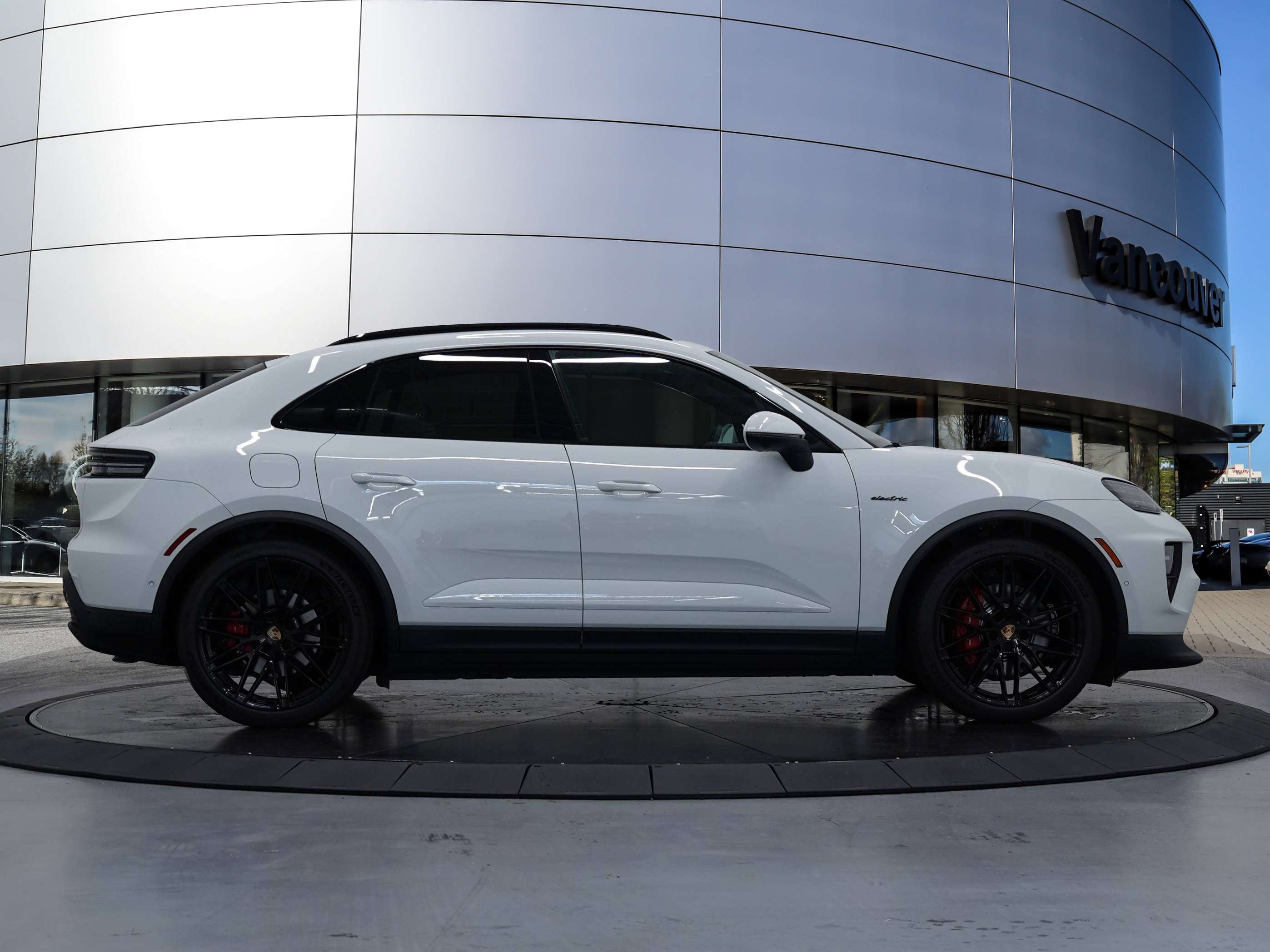 2025 Porsche Macan Electric 4S AWD thumb 6