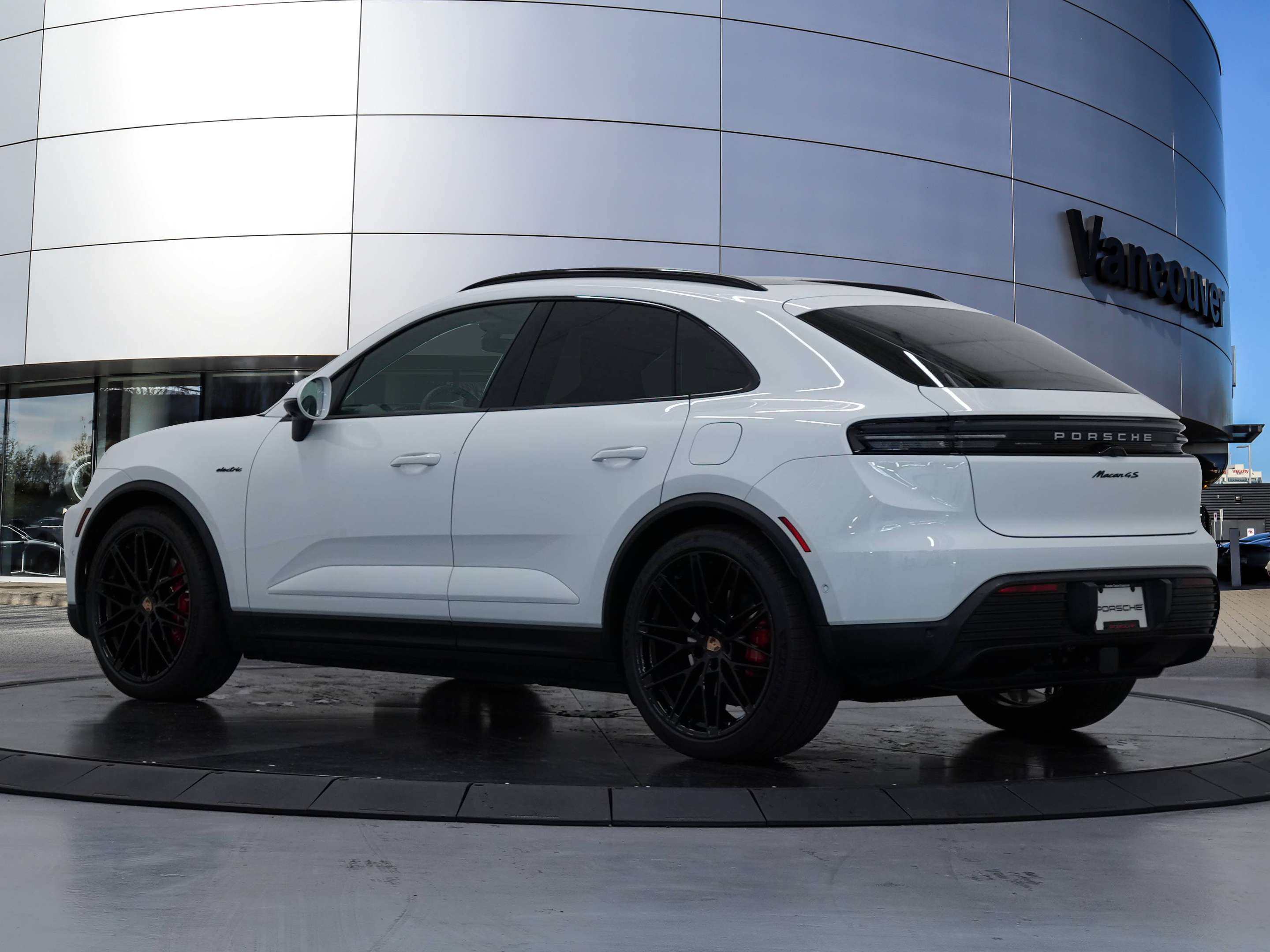 2025 Porsche Macan Electric 4S AWD alt 3