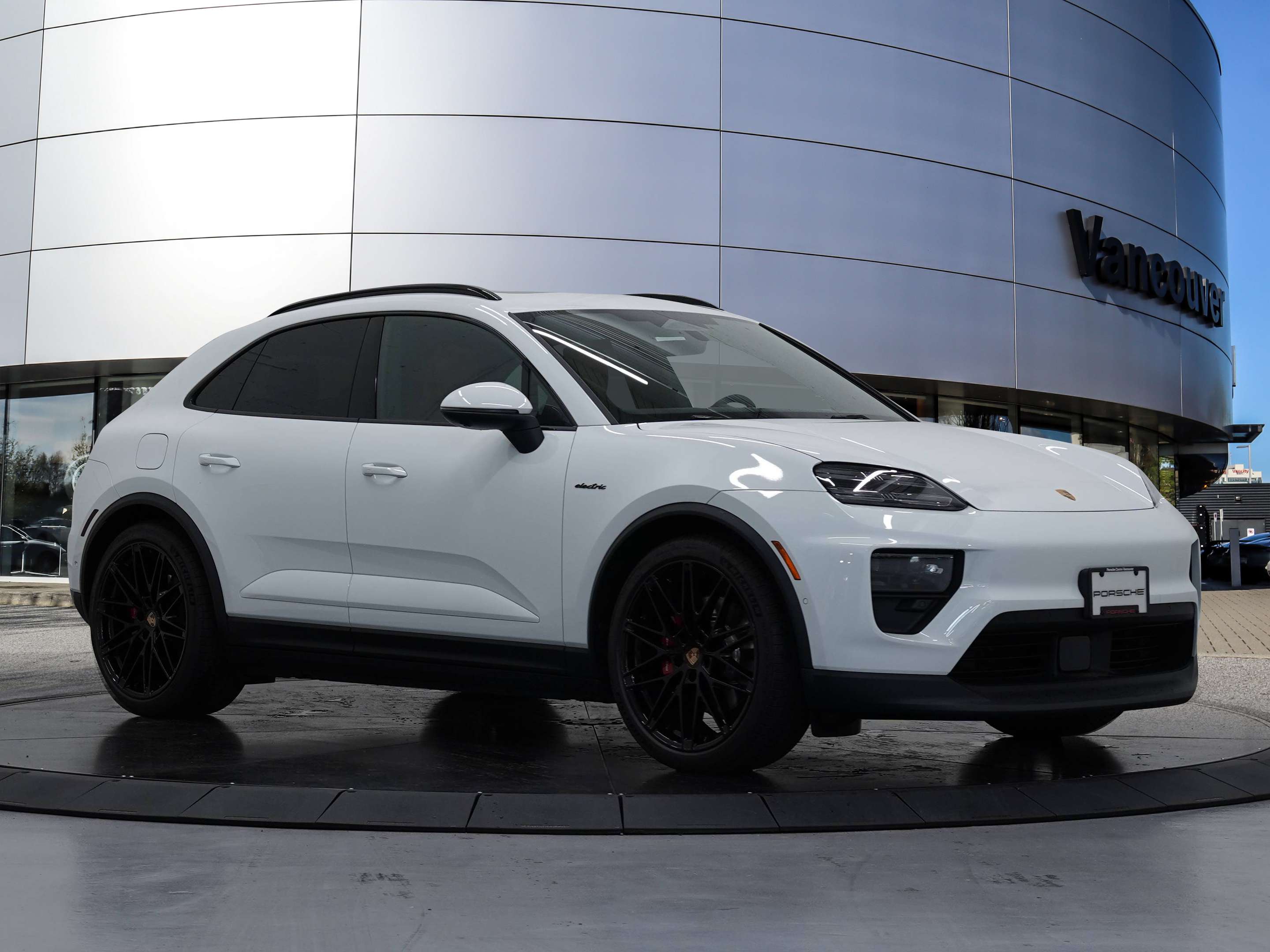 2025 Porsche Macan Electric 4S AWD thumb 7