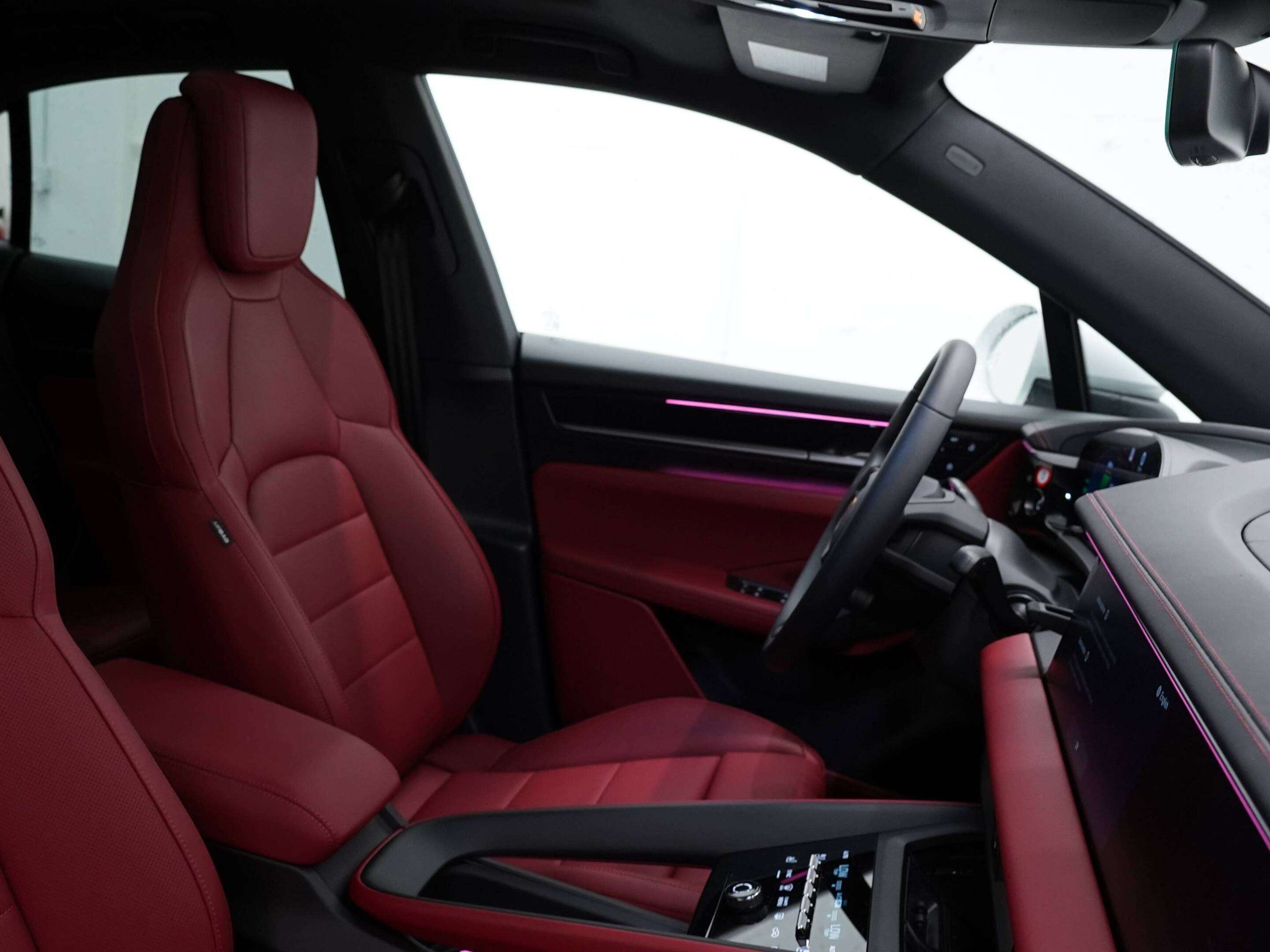 2025 Porsche Macan Electric 4S AWD thumb 39