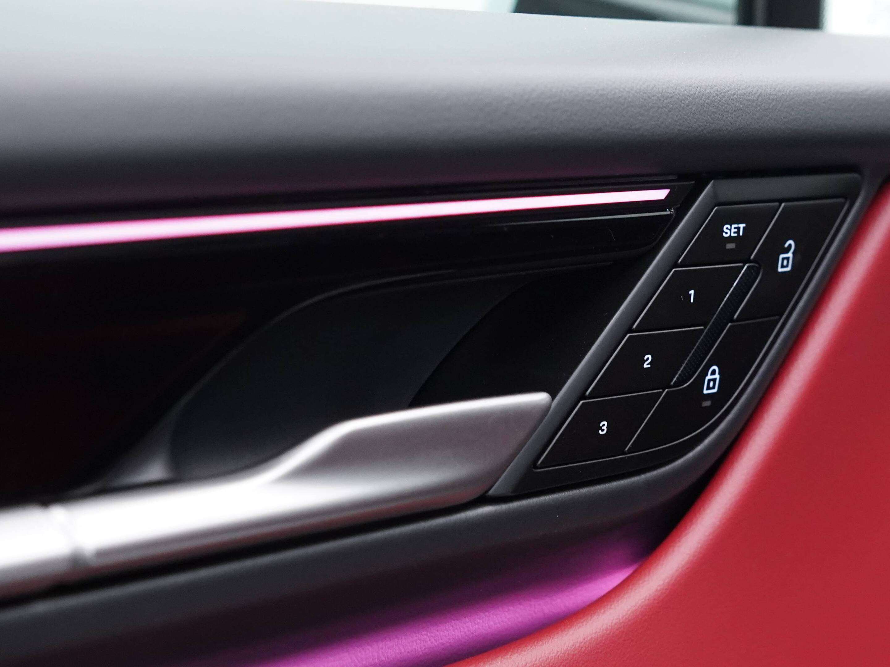 2025 Porsche Macan Electric 4S AWD thumb 34