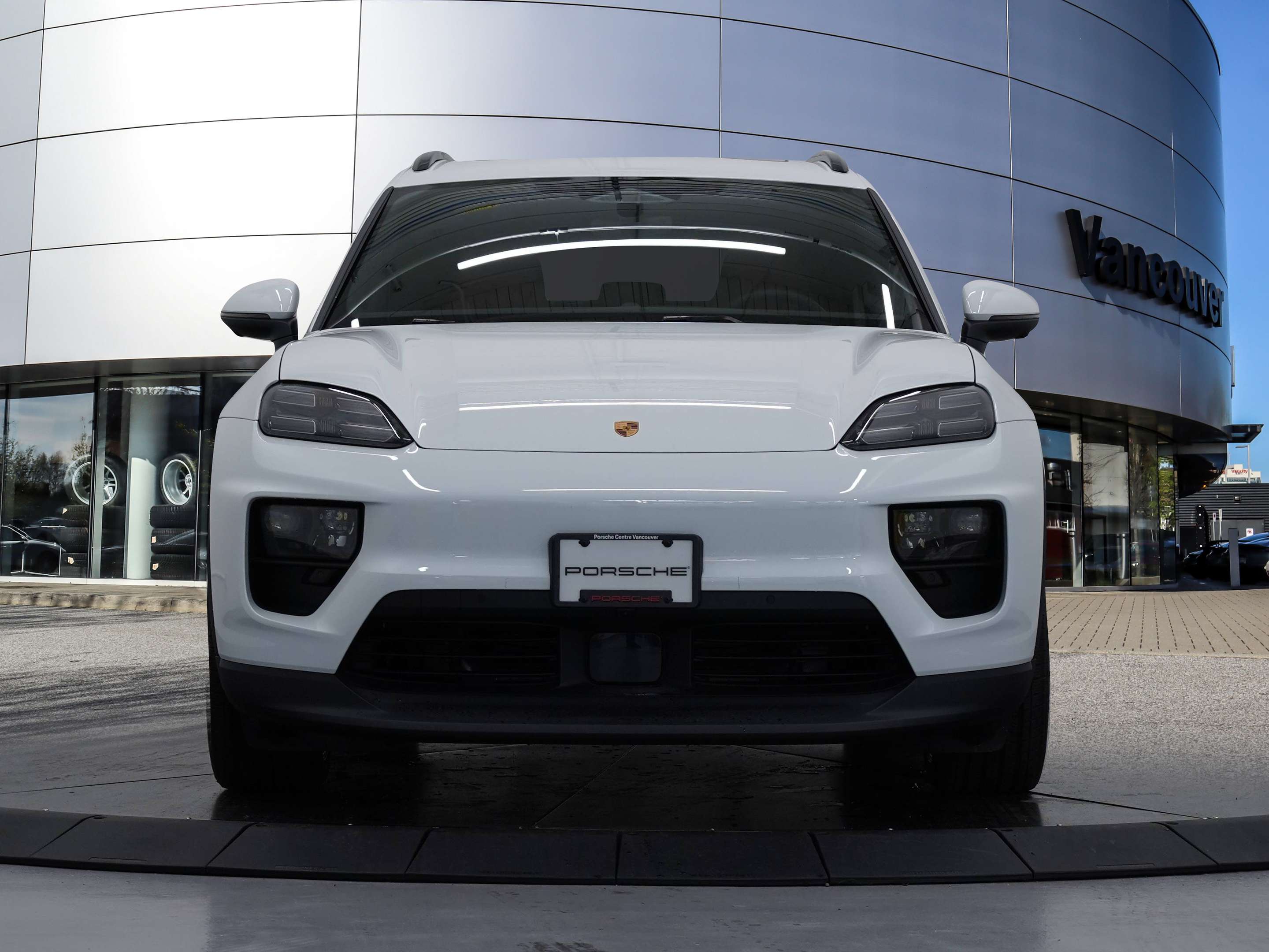 2025 Porsche Macan Electric 4S AWD thumb 8