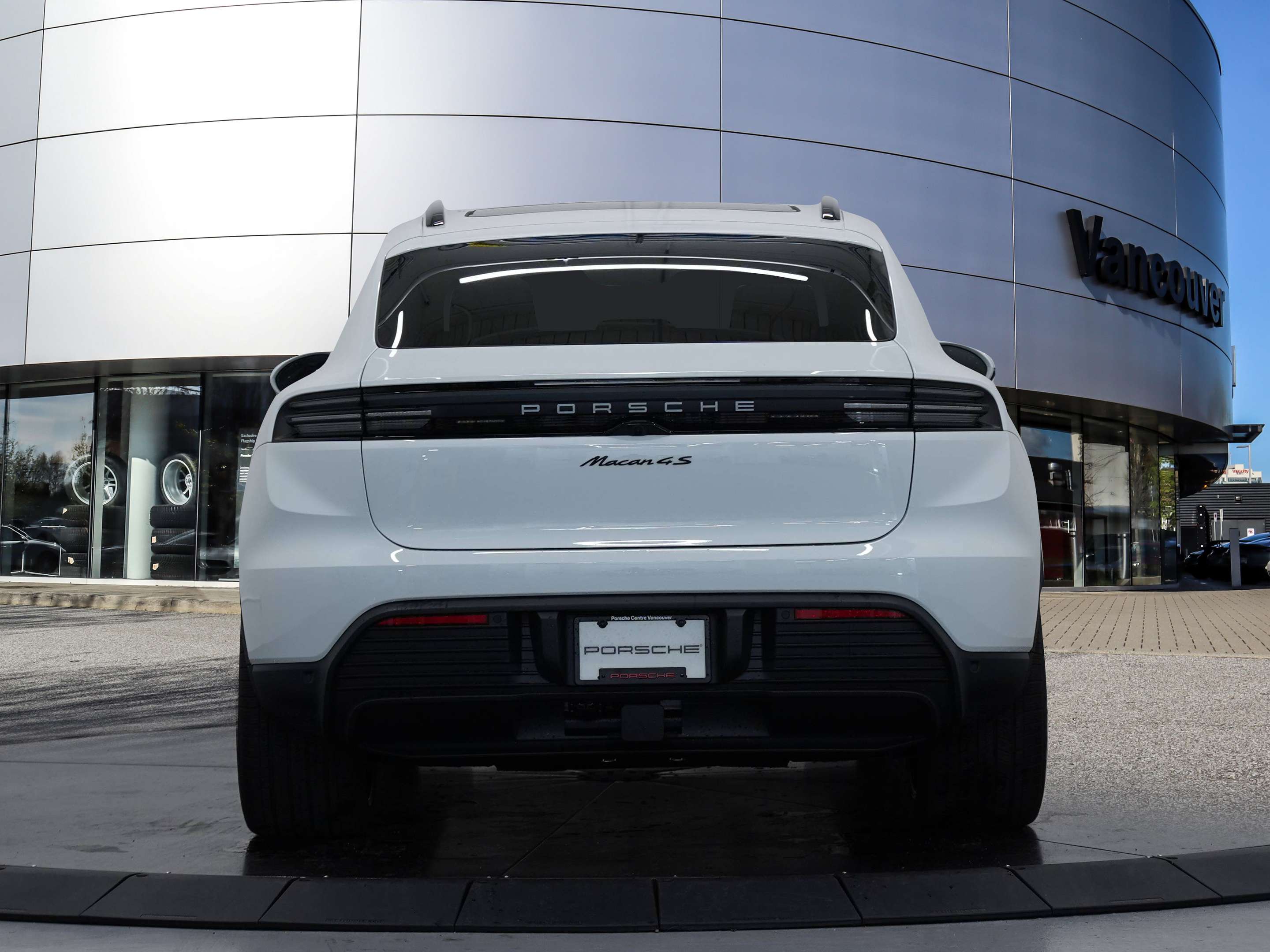 2025 Porsche Macan Electric 4S AWD alt 4
