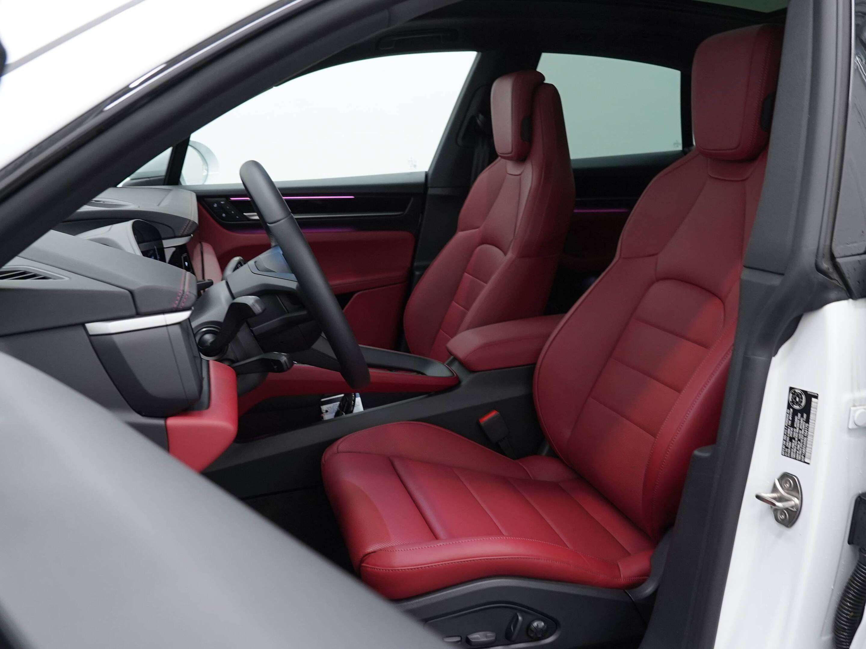 2025 Porsche Macan Electric 4S AWD thumb 24