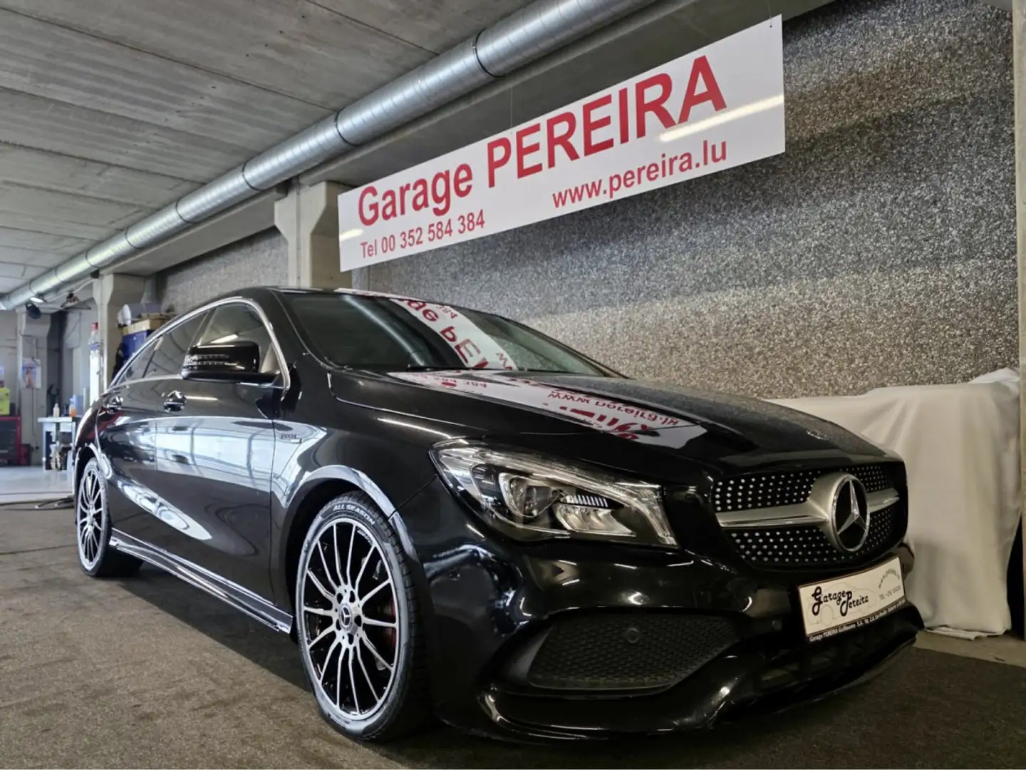 Mercedes-Benz CLA 180 Shooting Brake AMG LINE PANO CUIR NAVI Černá - 1