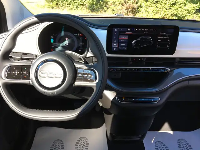 Fiat 500e view 16
