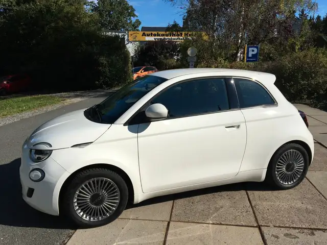 Fiat 500e view 2