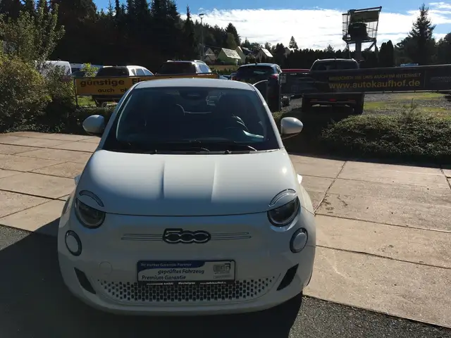 Fiat 500e view 5