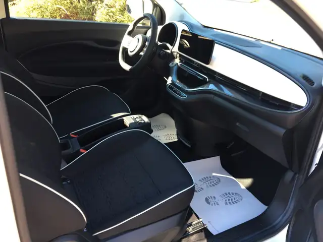 Fiat 500e view 12
