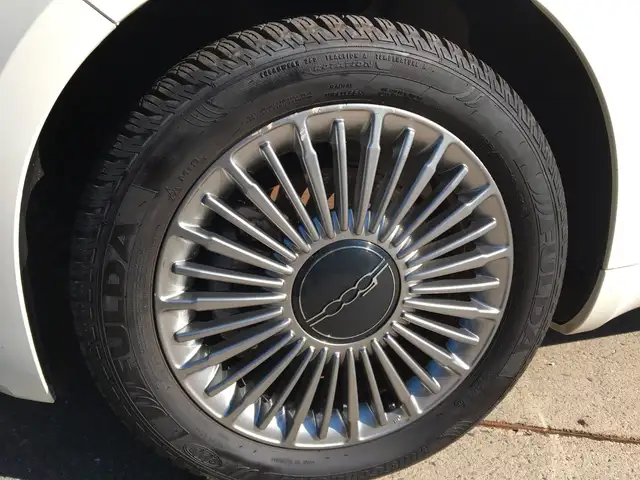 Fiat 500e view 9