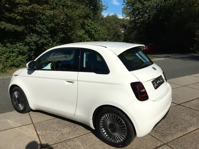 Fiat 500e view 6