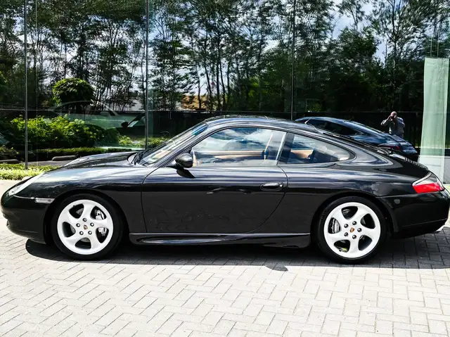Porsche 996 MILLENNIUM CARRERA 4 MANUEEL