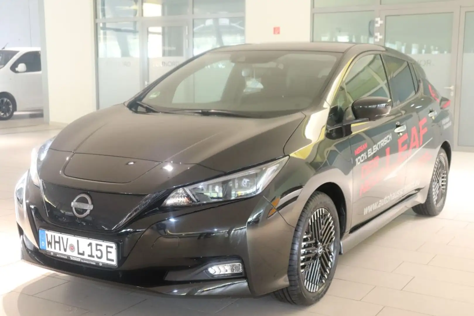 Nissan Leaf 39 kWh N-Connecta (ZE1) Negro - 1
