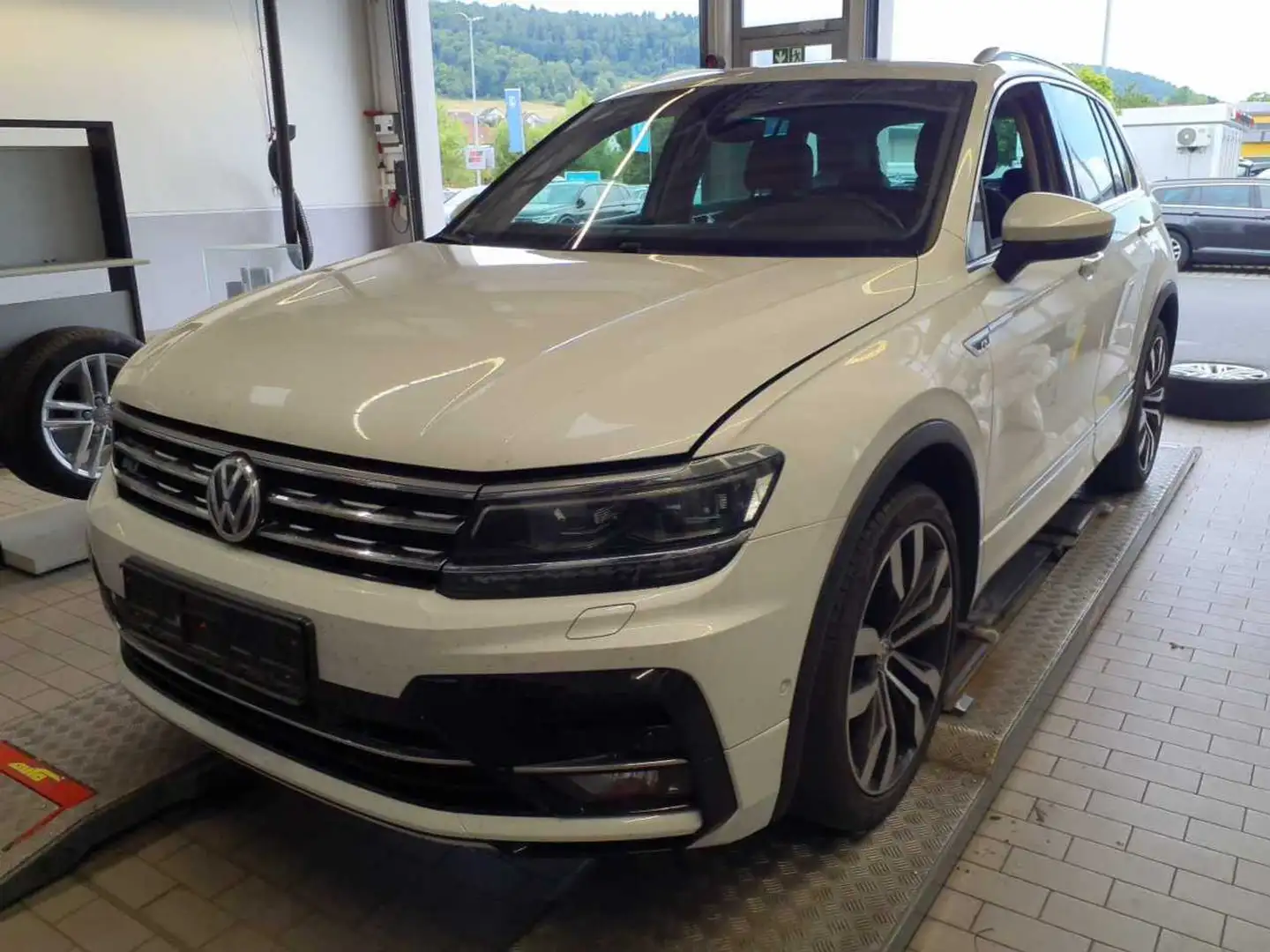 Volkswagen Tiguan 2.0TDI DSG Highline 4M +R+LINE+AHK+KAMERA Weiß - 2
