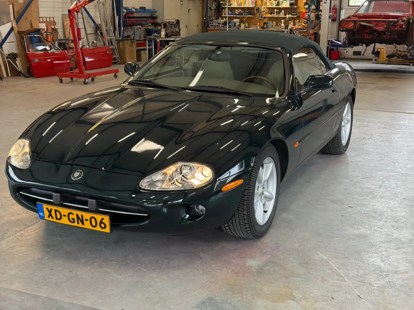 Jaguar XK8 Cabriolet Grün - 1