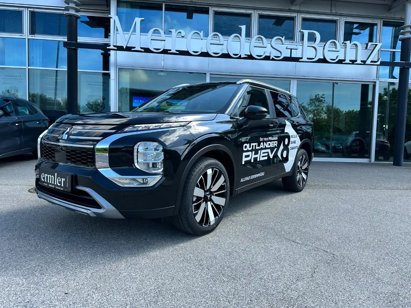 Mitsubishi Outlander PHEV 2.4 Intense Vorführwagen Hybrid Schwarz - 2