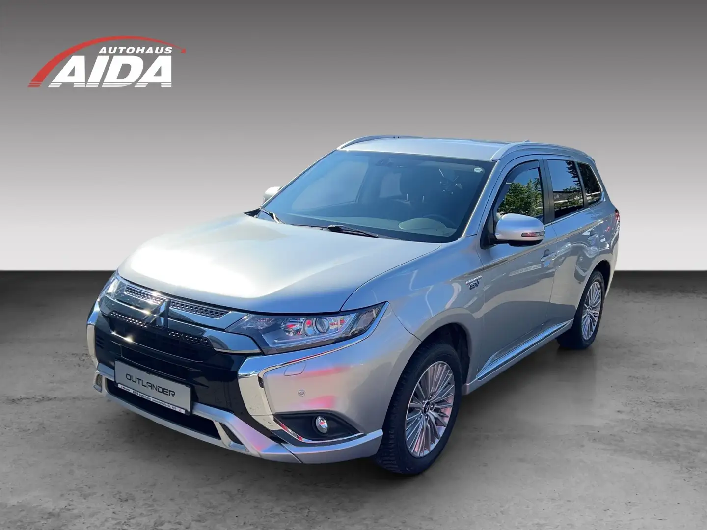 Mitsubishi Plug-in Hybrid Outlander Basis 4WD Grau - 2