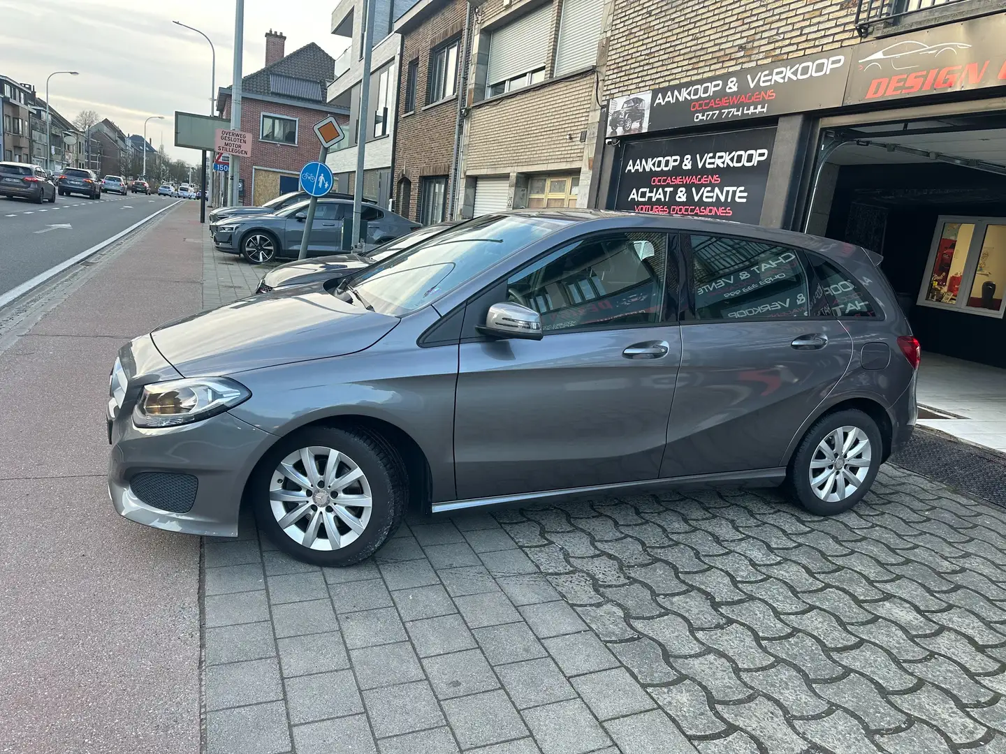 Mercedes-Benz B 200 Boite Automatique*Navigation*Carnet Mercedes 45km Gris - 1