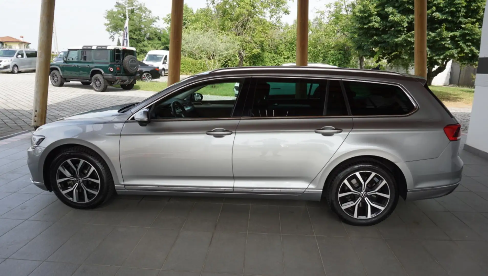 Volkswagen Passat Variant 2.0 TDI SCR 190 CV DSG Executive BMT Plateado - 2