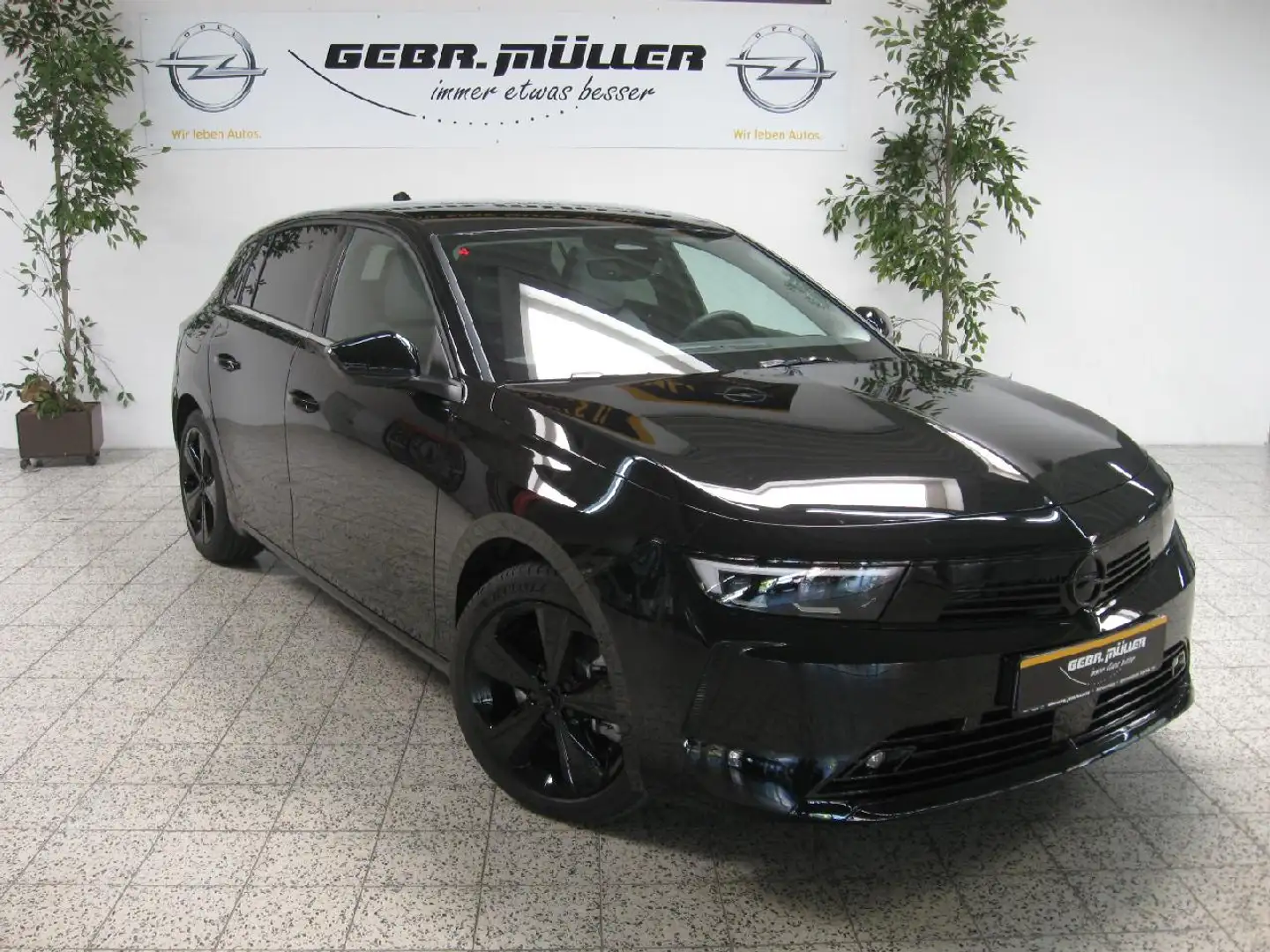 Opel Astra Elegance Plug-in-Hybrid Schwarz - 1